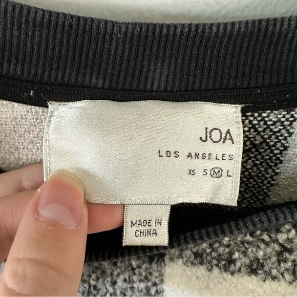 J.O.A. Black & White Buffalo Checkered Plaid Crew Neck Sweater Size Medium - Picture 12 of 16